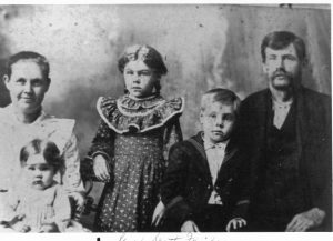 Lavina, Lillie (on lap), Gertie, Elmer, Samuel V. Scott c. 1902