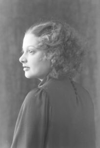 Photo of Doris Niles, circa 1934