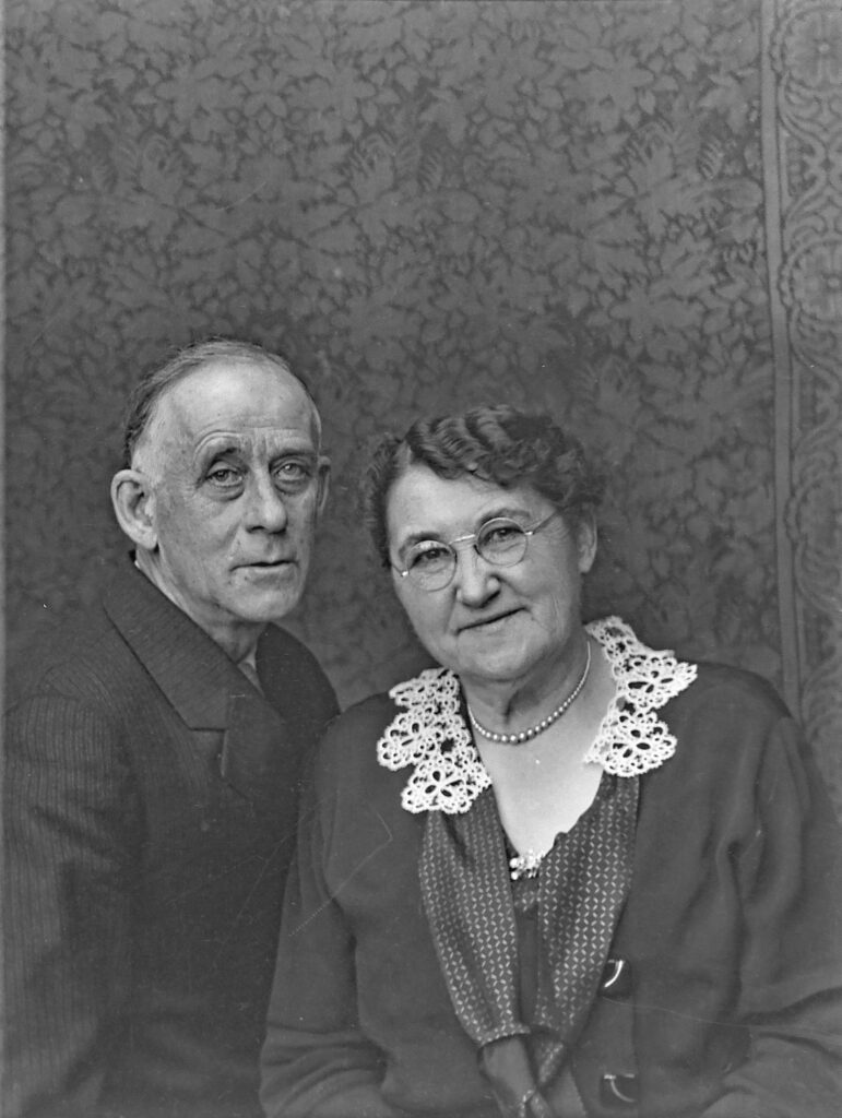 Photo of Walter and Carrie Putnam, circa 1935.
