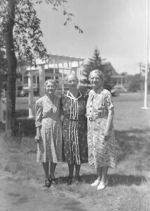 Photo of three unidentified women.