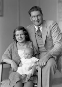 Possibly a photo of Thomas Bagley & family, circa 1934.