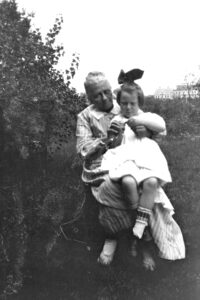 Photo of Leora La Fond (Hart) Wight holding Ruth E Wight, circa 1925.