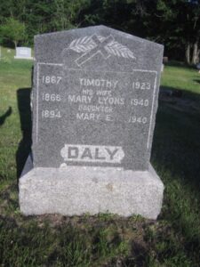 Marker - Timothy Daly  (1867-1923, Mary Lyons Daly (1866-1940), Mary E Daly (1894-1940) - photo by Suki Davey via Find a Grave