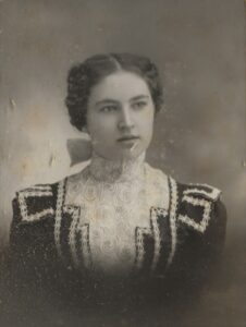 Photo of Estella (Elsie) Hannaford, c. 1899.