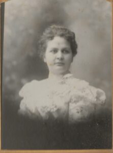 Photo of Hattie Ella Peabody, circa 1899.