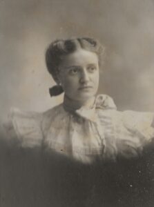 Photo of Rachel Saunders (later Smith), c. 1899.