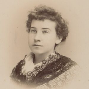 1890s photo of a young woman.