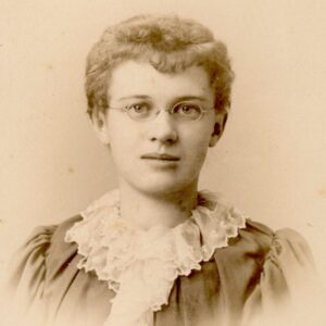 1890s photo of a young woman.