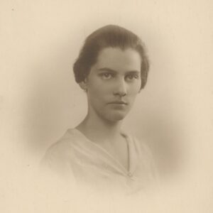 Photo of Elizabeth Jack, 1919