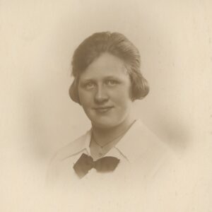 Photo of Lillian Temple, 1919.
